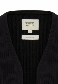 Schwarzer Wollmischung-Cardigan mit geripptem Muster, V-Ausschnitt-Design und Etiketten, die Größe (S) und Material anzeigen.