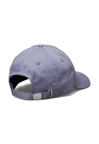 Casquette de baseball en coton violet avec une visière incurvée, bandeau ajustable à l'arrière et accent métallique sur la bande.