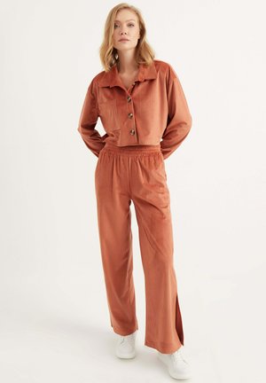 WITH SLITS - Stoffhose - light brown