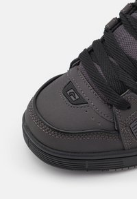 Globe SABRE - Zapatillas skate - black/gunmetal