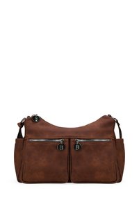 Bolso de hombro de cuero marrón con dos bolsillos frontales con cremallera, parte superior curva y correa ajustable. Presenta detalles texturizados y herrajes plateados.