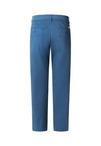 Pantalon bleu raccourci avec une texture lisse. Comprend deux poches arrière avec fermeture à bouton et une boucle de ceinture à la taille.