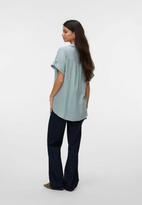 Vero Moda VMBUMPY NOOS - Button-down blouse - gray mist