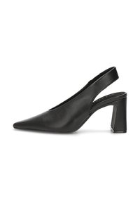 Zapato de tacón abierto negro con punta afilada. Hecho de cuero suave. Presenta un tacón medio de bloque y un diseño lateral con cortes para mayor transpirabilidad.