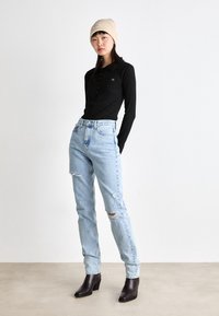 Calvin Klein Jeans PATCH BEANIE - Kapa - birch