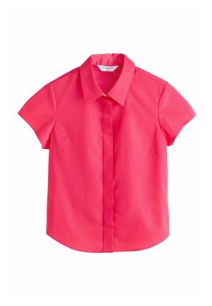 Spilgti rozā īss piedurkņu krekls ar pogām un smailu apkakli, attēlots uz baltas fona.