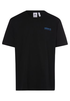 T-shirt noir à manches courtes Adidas Adventure avec petit logo bleu sur le côté gauche de la poitrine et col rond.