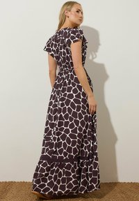Long Tall Sally GIRAFFE PRINT - Maxiklänning - purple