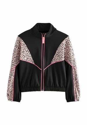 Musta vetoketjullinen takki, jossa vaaleanpunaiset reunat, leopardikuvioiset paneelit hartioissa ja hihoissa, joustavat hihansuut ja helma sekä korkea kaulus.