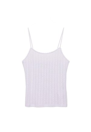Hvid ærmeløs ribstrikket tanktop med tynde stropper og subtilt hulmønster, lagt fladt på hvid baggrund.