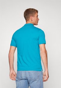 Lyle & Scott Pólóing - leisure blue