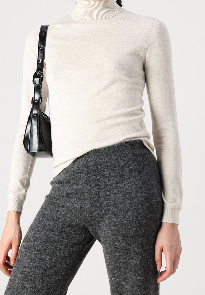 Pull Vero Moda Noir - Taille L (40) - Occasion En Excellent état - Coupe Regular