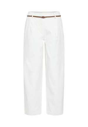 Bijele krojene hlače visokog struka s naborima i tankim smeđim remenom, ravnog kroja, prikazane na bijeloj pozadini.