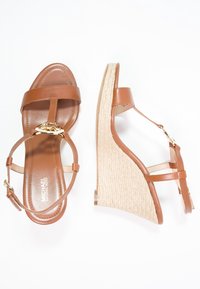 MICHAEL Michael Kors Sandály na vysokém podpatku - cognac