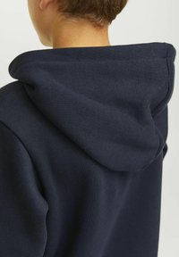 Thumbnail Image 4