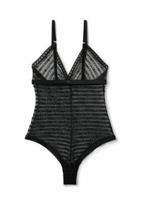Zwarte mesh bodysuit met verstelbare bandjes, golvende randen en een band met een herhaald patroon. Drukknopen sluiting onderaan.