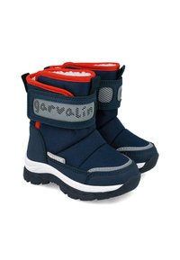 Botas aisladas de color azul marino con acentos rojos, correas ajustables de gancho y bucle, accesorios en gris, tejido texturizado y suela de goma blanca.
