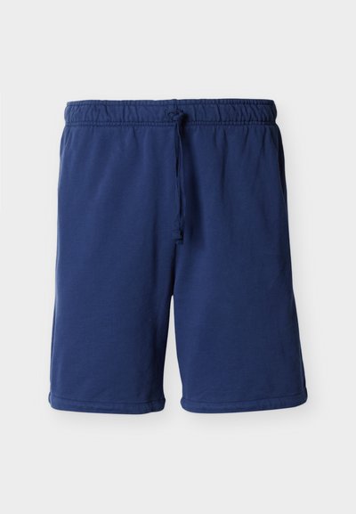 Neformálne námornícky modré šortky s elastickým pásom a predným sťahovaním na šnúrku, vyrobené z mäkkej látky, zobrazené na jednoduchom bielom pozadí.