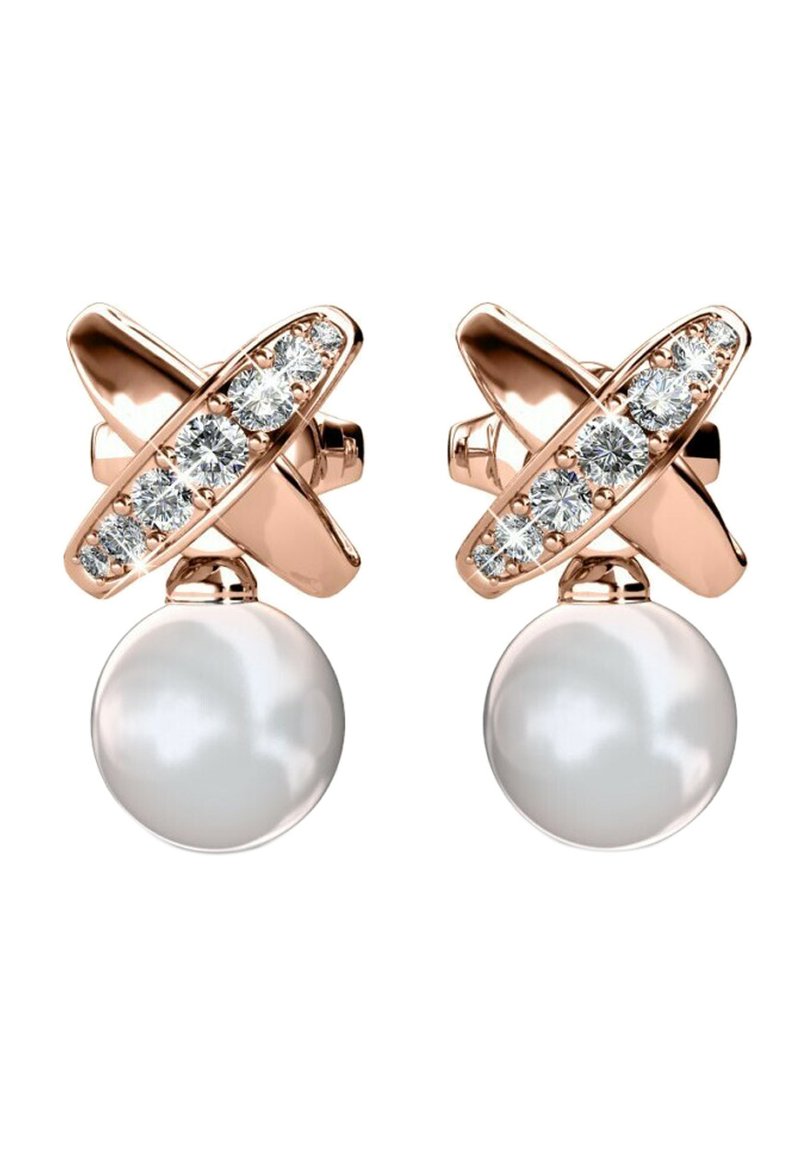 Orecchini in oro rosa con un design a incrocio, caratterizzati da cinque gemme trasparenti e una perla bianca pendente da ciascun pezzo.