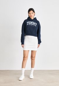 Tommy Jeans VARSITY HOODIE - Felpa - dark night navy