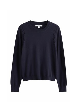 Navyblå langærmet rundhalset sweater med ribkanter ved ærmer, kant og diskret kabelstrikdetalje ved skuldersømmene.