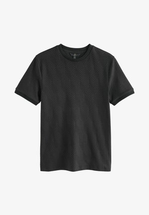 Schwarzes T-Shirt mit kurzen Ärmeln und einem strukturierten Zickzack-Muster, mit einem Rundhalsausschnitt und kontrastierendem dunklem Saum an den Ärmeln und am Kragen.