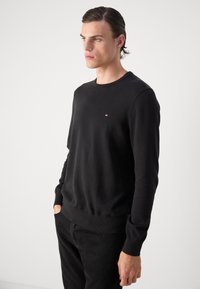 Tommy Hilfiger ESSENTIAL CREW NECK - Jumper - black