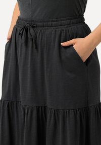 Ulla Popken STRUKTUR VOLANT ELASTIKBUND - Falda acampanada - asphalt gray