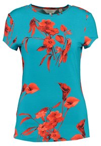 Top de manga corta en color turquesa con un vívido patrón floral en tonos rojos y naranjas, hecho de una tela suave y elástica.