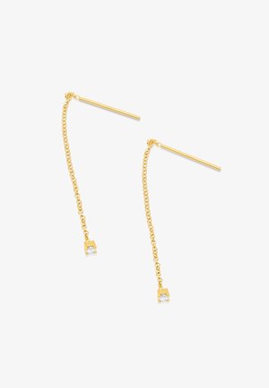 Boucles d'oreilles en chaîne dorée présentant un design long avec une fine barre et un accent de goutte en cristal à l'extrémité.