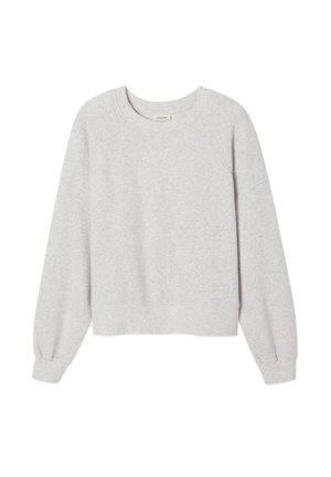 Svijetlo siva majica dugih rukava s okruglim izrezom, izrađena od mekanog, teksturiranog materijala. Ima raglan rukave i skraćeni rub. Minimalistički dizajn bez uzoraka.