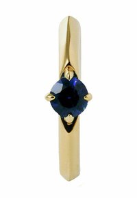 Pieza de joyería de oro con un diseño de barra elegante, que presenta una gema redonda de un azul intenso engastada en un monte de cuatro garras. Superficie lisa y pulida.