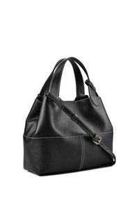 Sac à main en cuir noir texturé avec doubles poignées et une bandoulière réglable, avec des détails de couture blanche.