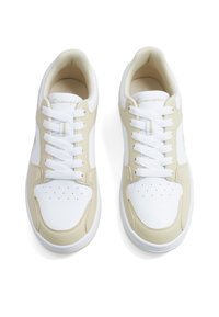 Champion CHAMPION LOW CUT SHOE RD18 2.0 LOW BASKETBALL - Sneaker low - beige and white