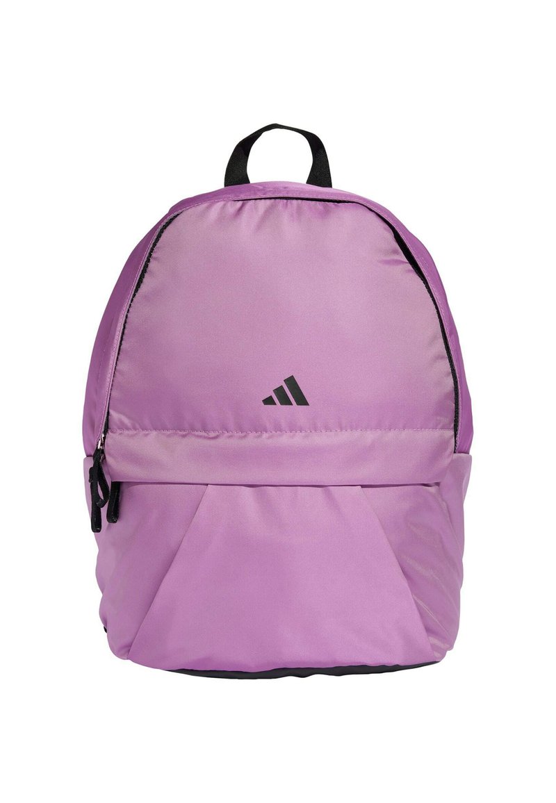 Zaino in nylon viola dalla forma arrotondata, con una cerniera nera, manico nero e un piccolo logo nero sulla parte anteriore.