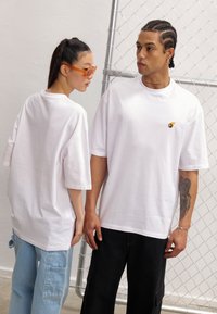 YOURTURN - UNISEX - Paprasti marškinėliai - white/black Miniatiūros vaizdas 1