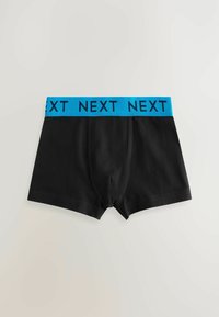 Čierne bavlnené boxerky s modrou elastickou gumou s opakujúcim sa čiernym nápisom "NEXT". Hladká textúra, priliehavý strih.