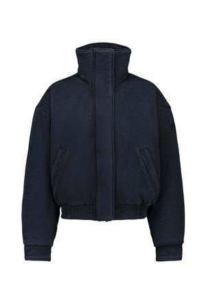 Donkerblauwe cropped jas met een hoge kraag, lange mouwen en een elastische tailleband; voorzien van twee voorzakken en een gestructureerde stof.