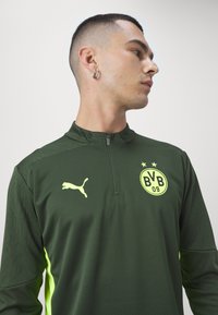 Puma BVB BORUSSIA DORTMUND TRAINING 1/4 ZIP - Sporto klubų atributika - myrtle/yellow alert