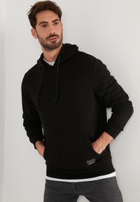 Unselected, black