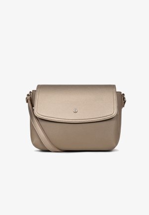 Beige textuur leer crossbody tas met een magnetische drukknoopsluiting, platte voorklep en een verstelbare schouderband. Minimalistisch ontwerp zonder zichtbare hardware.