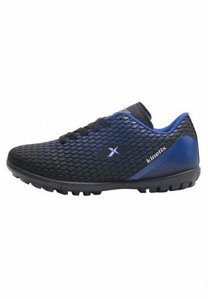 Chaussure de sport noire et bleue avec dessus texturé, fermeture à lacets et semelle en caoutchouc, avec un logo "kinetix" sur le côté.