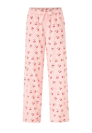 Lyserøde pyjamasbukser med elastisk talje og snor, dekoreret med små røde kirsebærmønstre og grønne blade.
