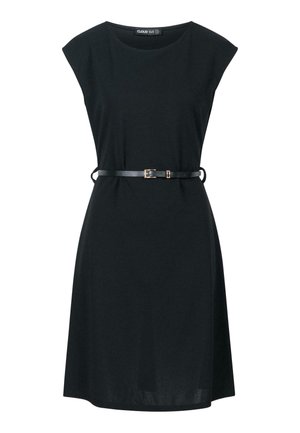 Schwarzes Kleid mit kurzen Raglanärmeln, tailliertem Schnitt und einem dünnen schwarzen Gürtel mit einer goldenen Schnalle. Hergestellt aus weichem Stoff mit glatter Textur.