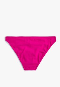 Fuchsia Bikinibrocken mit glatter Textur, V-förmigem Schnitt und elastischem Bund. Keine Muster oder sichtbaren Metallteile.