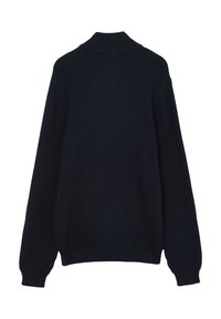 Dunkelblauer gestrickter Pullover mit gerippter Textur, langen Ärmeln und hohem Kragen. Hat eine lockere Passform und keine sichtbaren Verschlüsse.