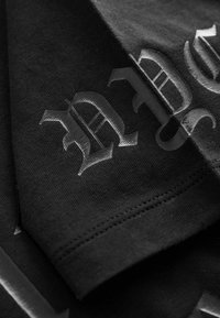 Next RELAXED FIT SHORT SLEEVE GRAPHIC STANDARD - Printtipaita - black unlimited