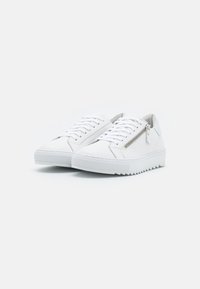 Steve Madden OLIVERO - Sapatilhas - white