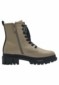 Bottines beiges avec un cuir lisse, des accents noirs, une semelle épaisse, un laçage à l'avant et une fermeture éclair sur le côté pour un enfilage facile.