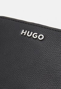 HUGO CHRIS ZIPAROUND - Portafoglio - black